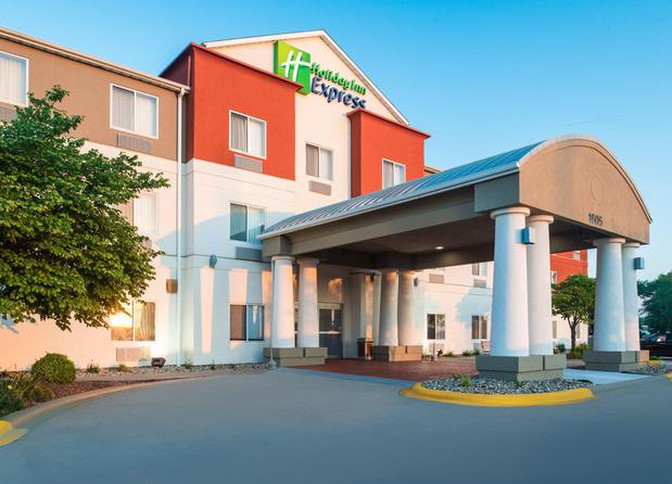Images Holiday Inn Express & Suites Burlington, an IHG Hotel