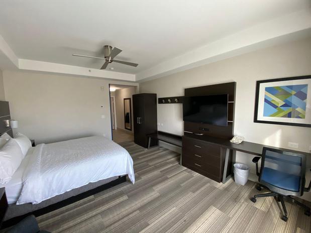 Images Holiday Inn Express & Suites El Dorado Hills, an IHG Hotel