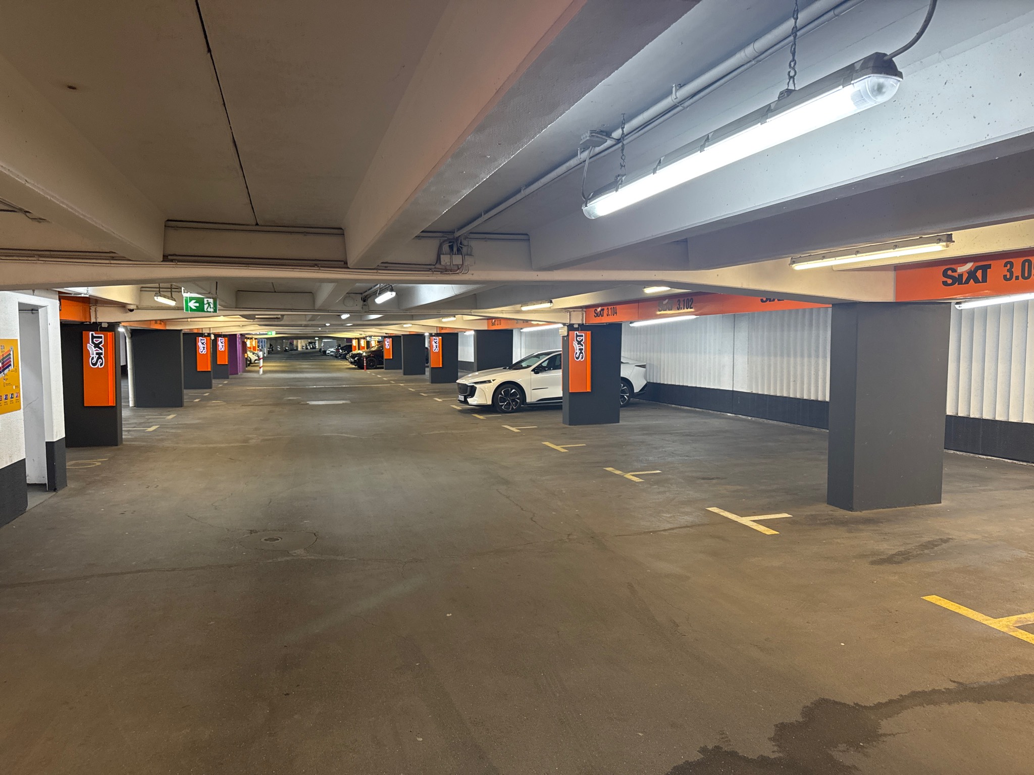 SIXT Autovermietung Düsseldorf Zentrum/HBF, Willi-Becker-Allee 10 in Düsseldorf
