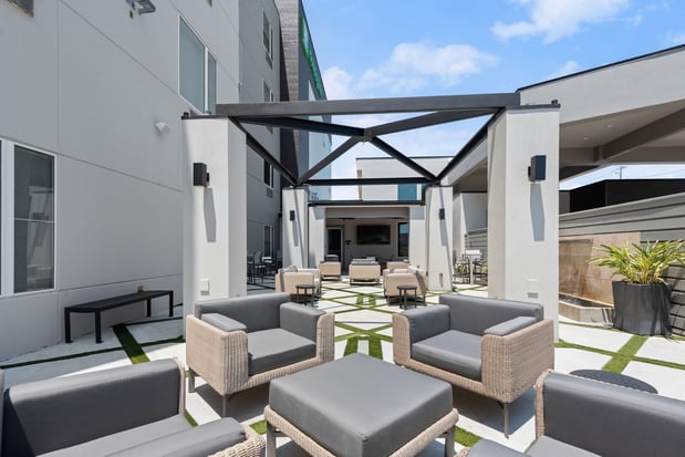 Images Holiday Inn Gonzales by IHG