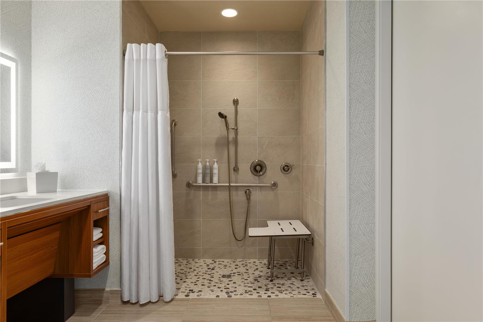 Guest room bath