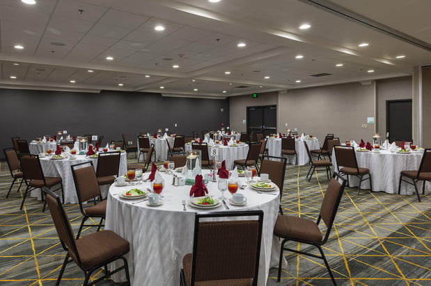 Images Holiday Inn & Suites Atlanta Airport-North by IHG