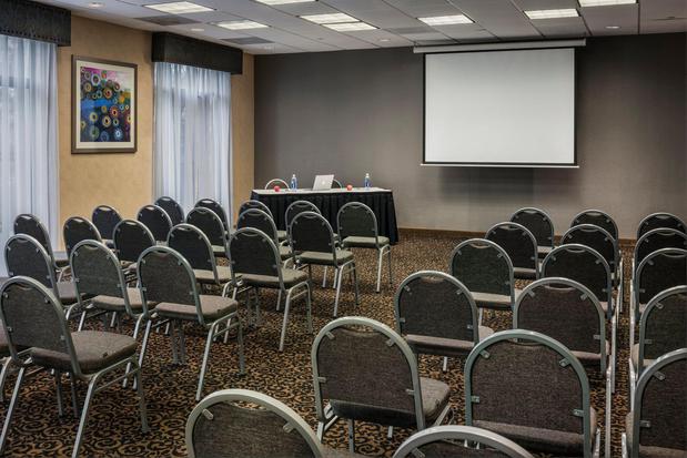 Images Holiday Inn Express & Suites Laurel by IHG