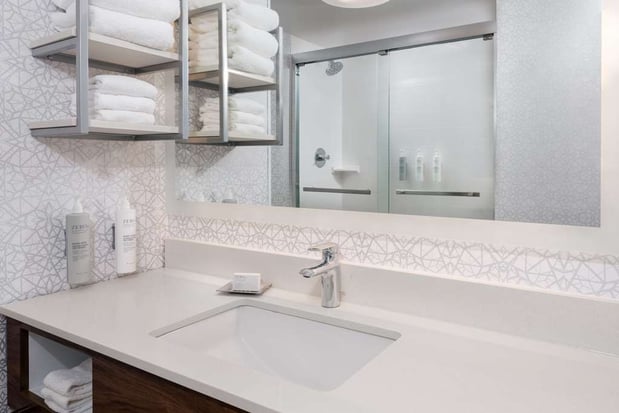 Images Hampton Inn & Suites Charlottesville-At The University