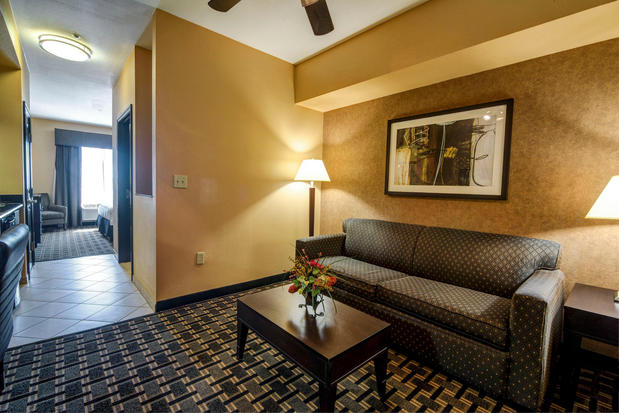 Images Holiday Inn Arlington NE-Rangers Ballpark by IHG