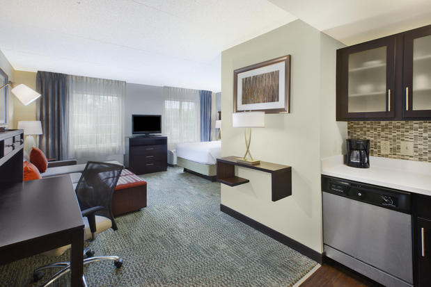 Images Staybridge Suites Cleveland Mayfield Heights Beachwd by IHG