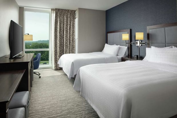 Images Hampton Inn & Suites Teaneck Glenpointe