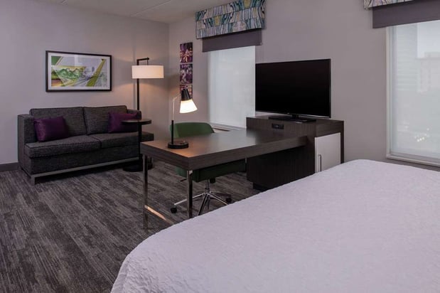 Images Hampton Inn & Suites Winston-Salem Downtown