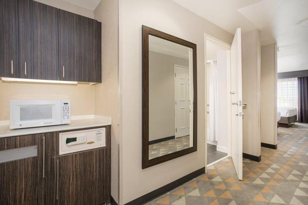 Images Holiday Inn Colorado Springs Airport by IHG
