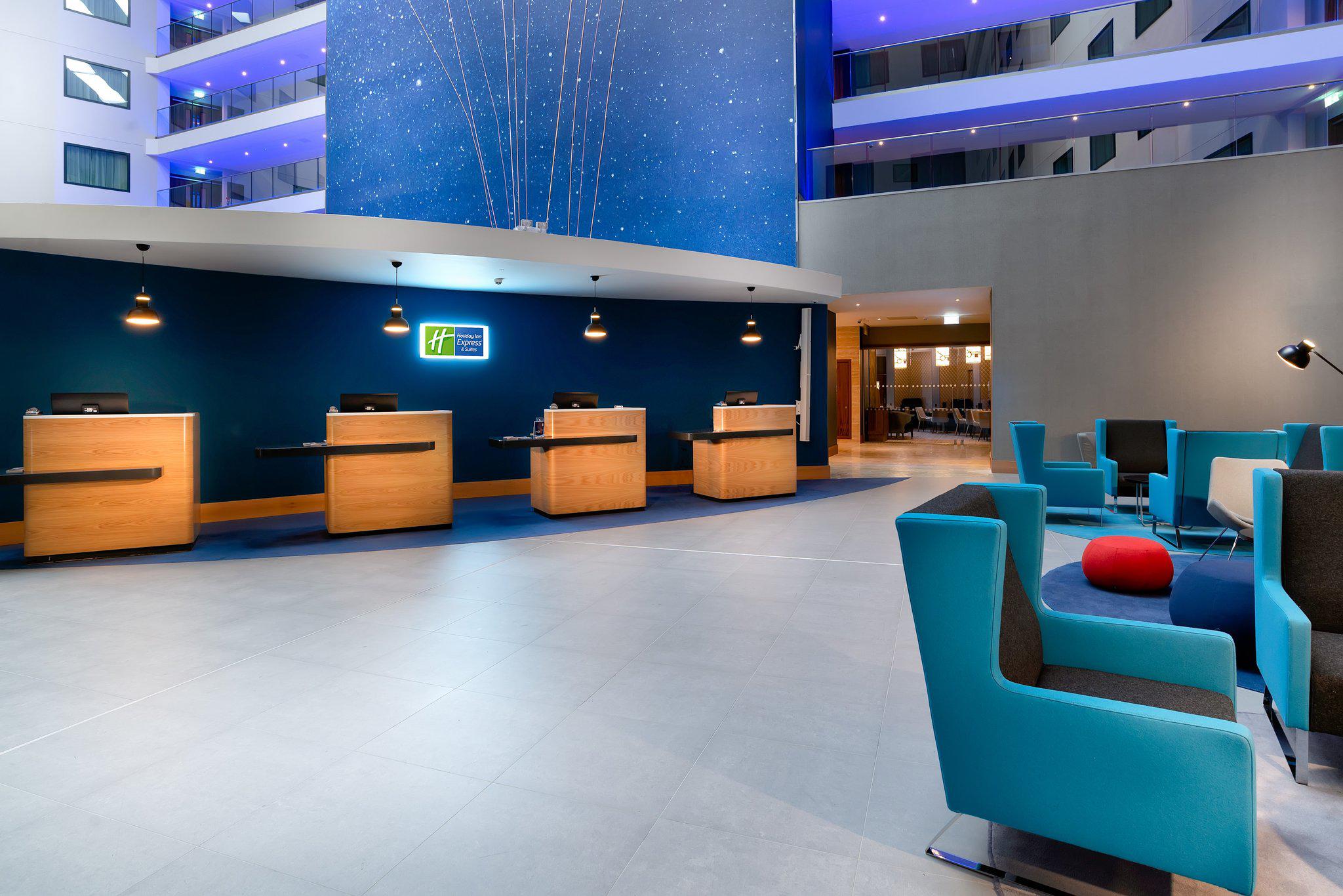 Holiday Inn Express London Heathrow T4, an IHG Hotel Hounslow 020 3971 4433