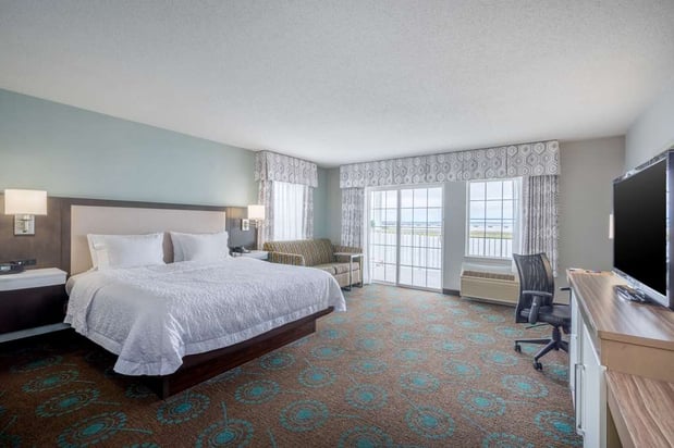 Images Hampton Inn & Suites Chincoteague-Waterfront