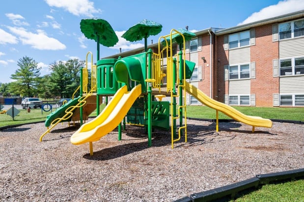 Images Cedar Gardens and Towers Apartment Homes