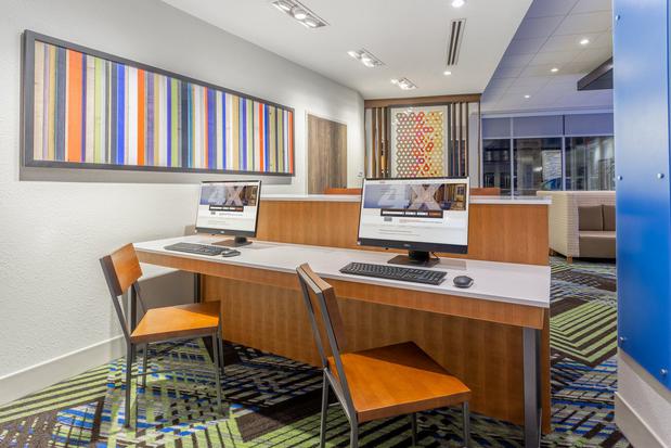 Images Holiday Inn Express & Suites Florence - Cincinnati Airport by IHG