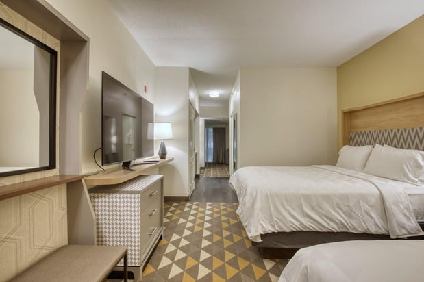 Images Holiday Inn & Suites Madison West - Middleton by IHG