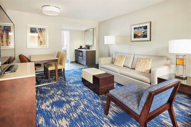 Images Embassy Suites by Hilton Alexandria Old Town