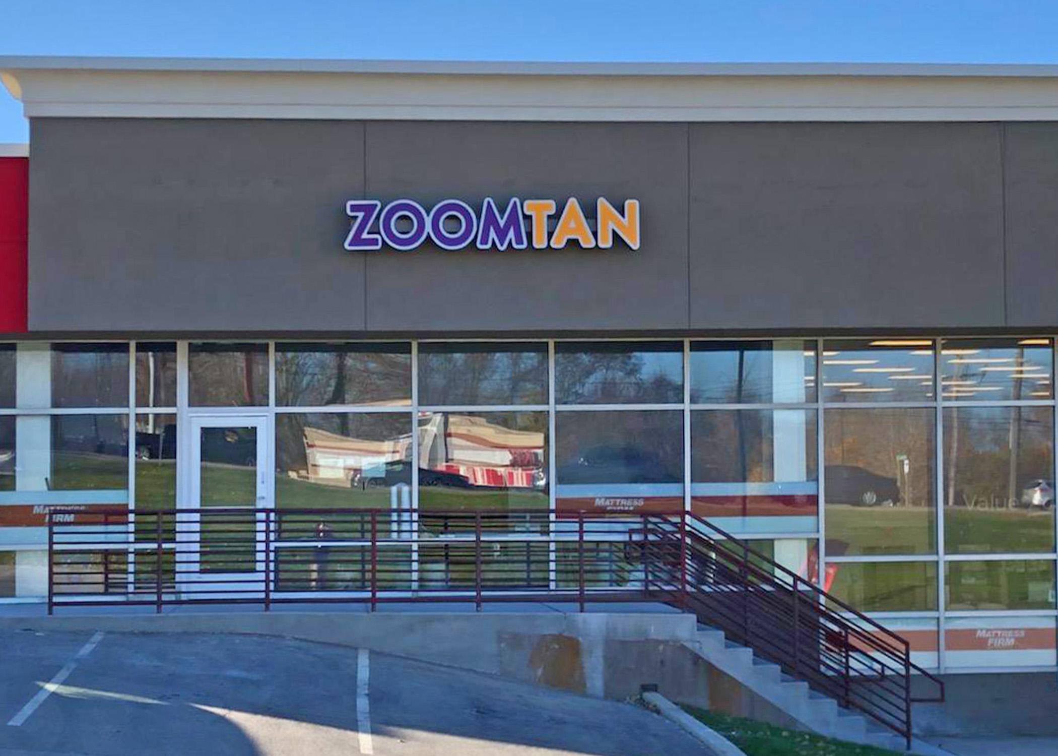Zoom Tan store front on Peach Street in Erie, PA