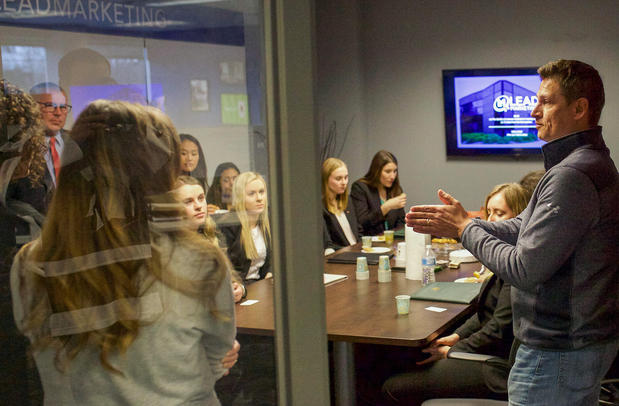Images LEAD Marketing Agency