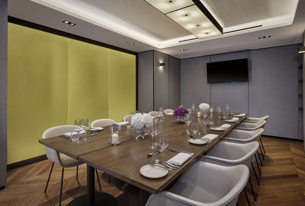 London suite dinner