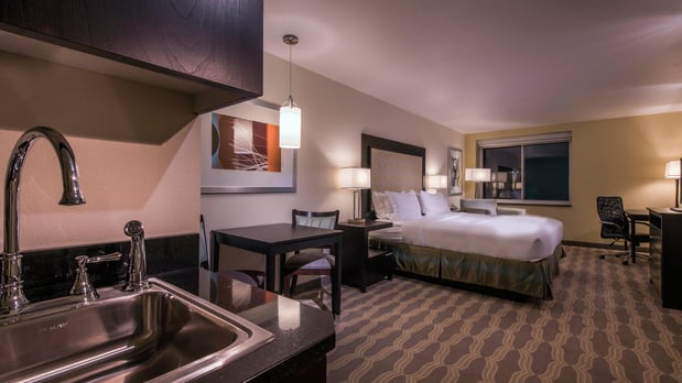 Images Holiday Inn Express & Suites Colorado Springs Central by IHG