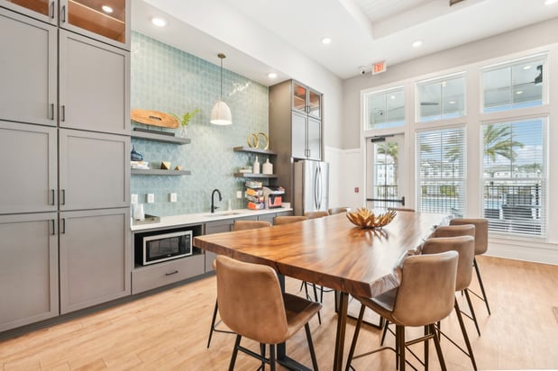 Images Story Lake Gibson | Luxury Apartment Homes