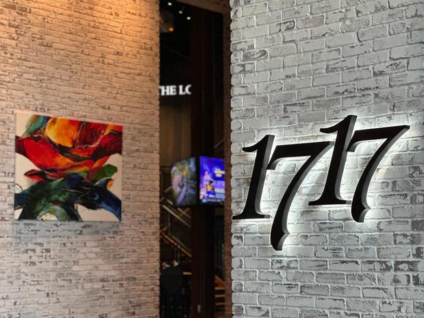 Images 1717 KITCHEN + COCKTAILS