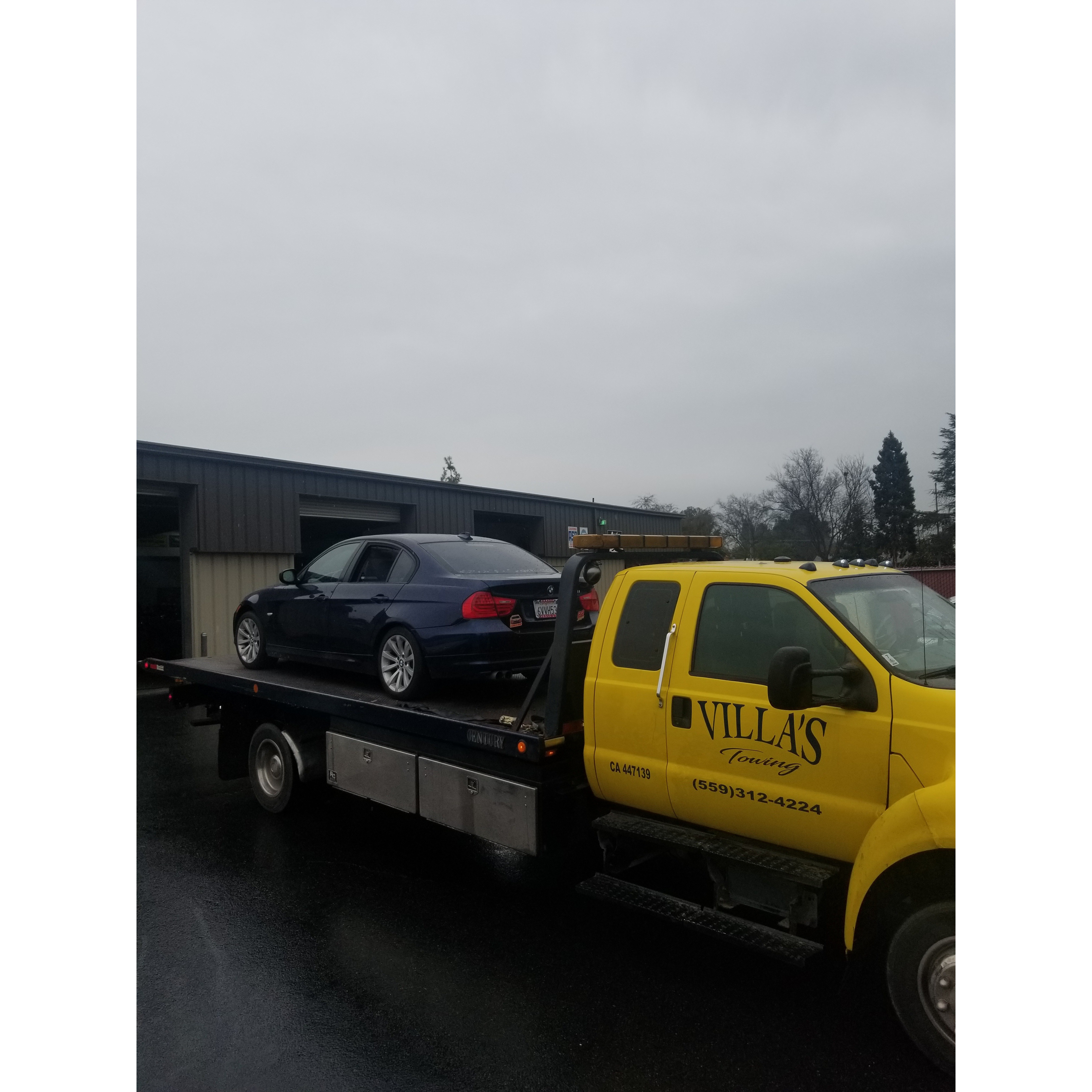 Villa's Towing