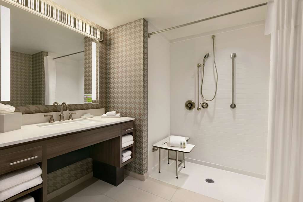 Guest room bath Home2 Suites by Hilton Chantilly Dulles Airport Chantilly (703)253-3400