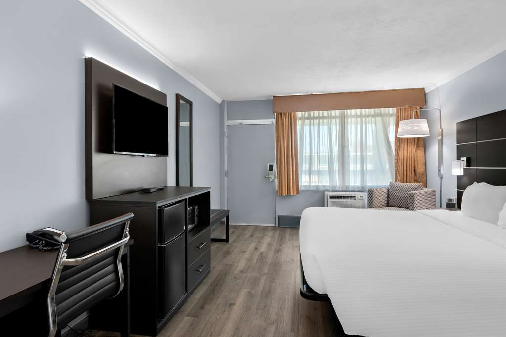 BW SureStay Plus Wilmington DE Accessible