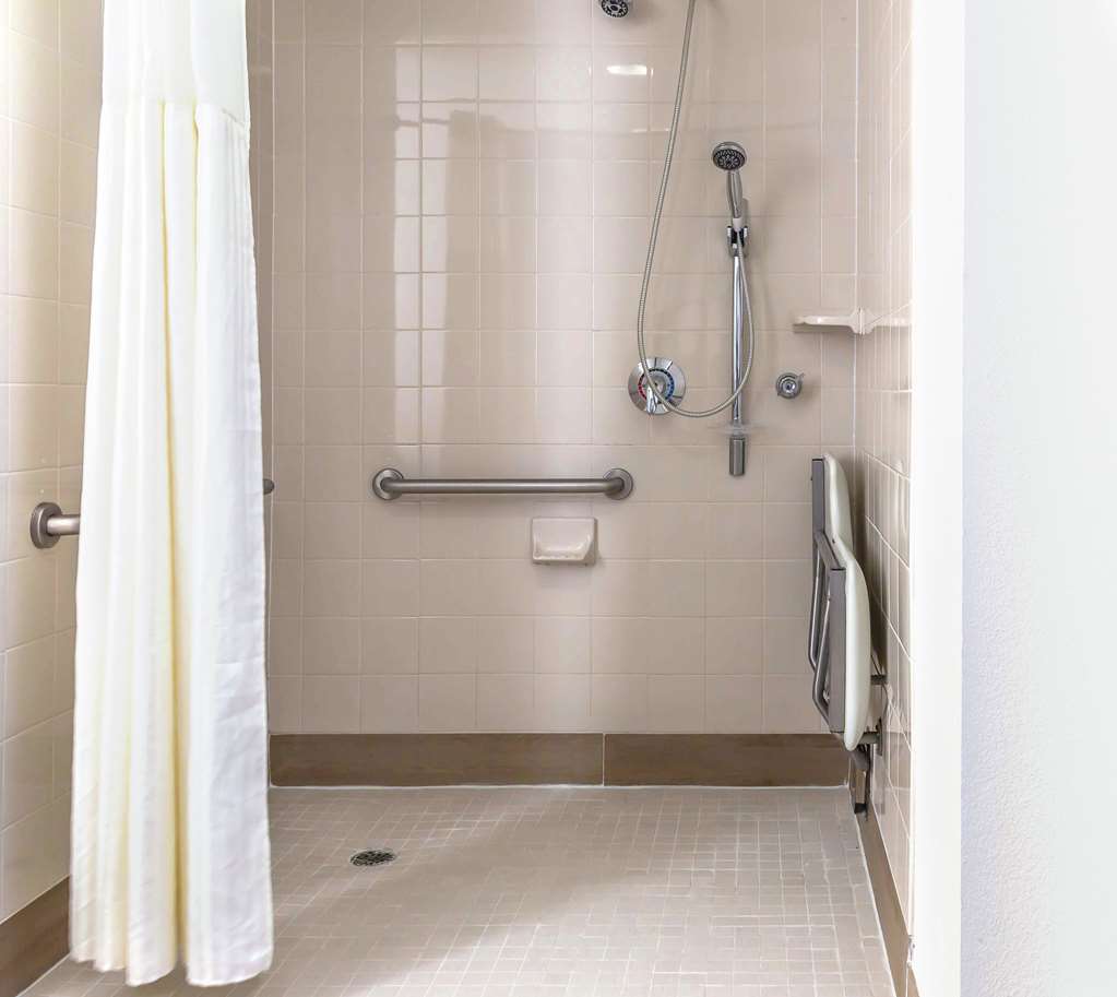 Guest room bath Homewood Suites by Hilton Miami - Airport West Miami (305)629-7831