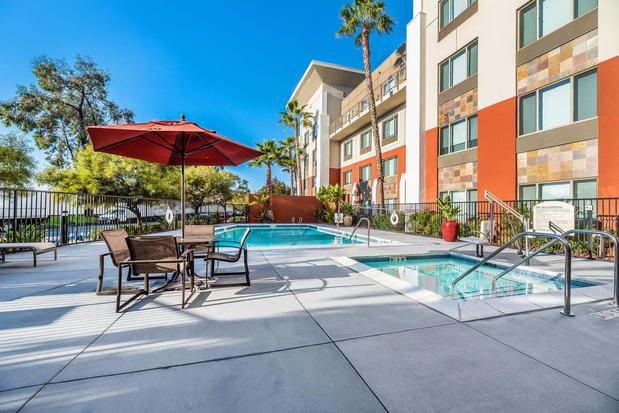 Images Holiday Inn Express & Suites Fremont - Milpitas Central by IHG