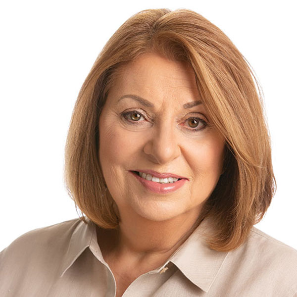 Images Mary Wojnowski - UnitedHealthcare Licensed Sales Agent