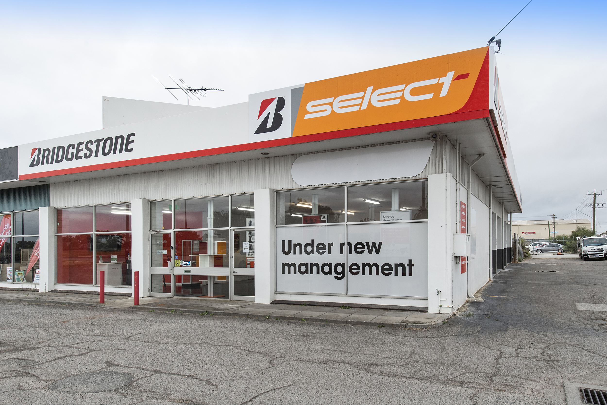 Images Bridgestone Select Tyre & Auto Rockingham