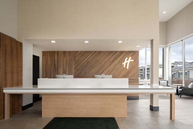 Images Holiday Inn Ontario by IHG