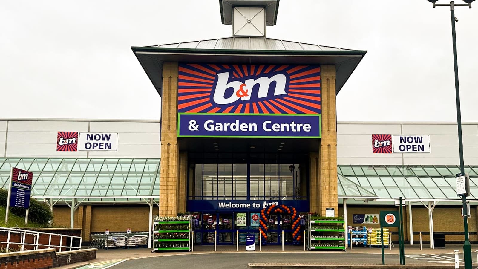Images B&M Store with Garden Centre