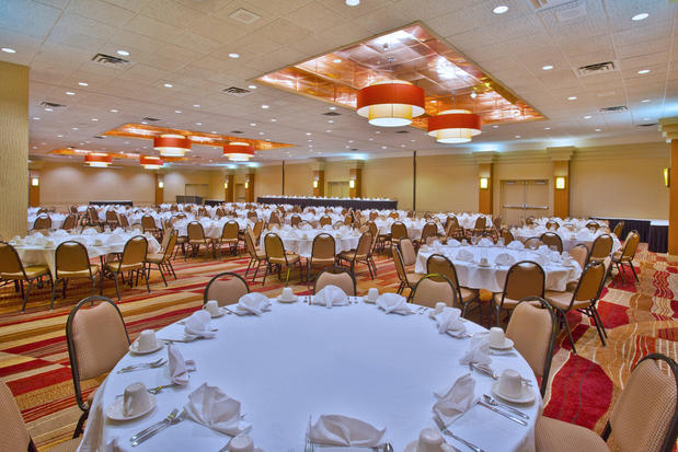 Images Holiday Inn Manitowoc by IHG