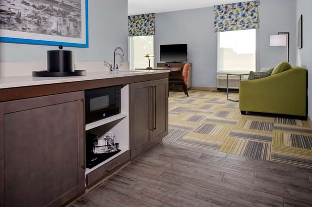 Images Hampton Inn & Suites Syracuse North Airport Area