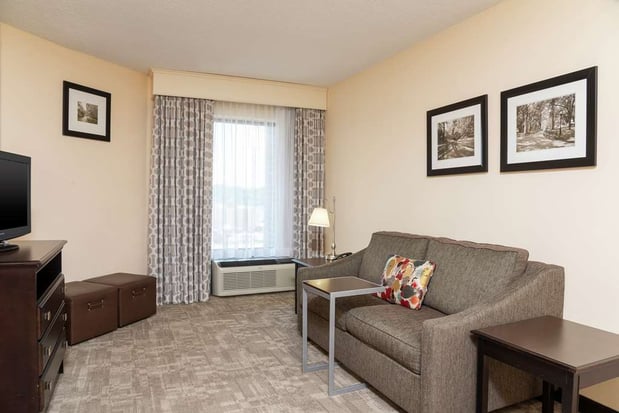 Images Hampton Inn & Suites Cleveland-Airport/Middleburg Heights