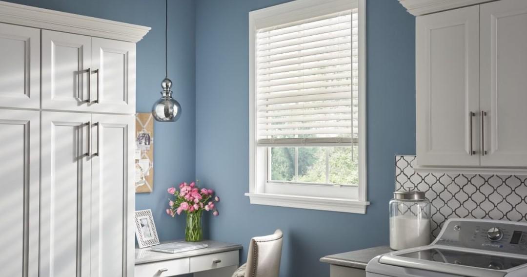 With our cordless faux wood blinds, you can enjoy effortless style and convenience in your laundry room. Say goodbye to outdated cords and hello to modern style.