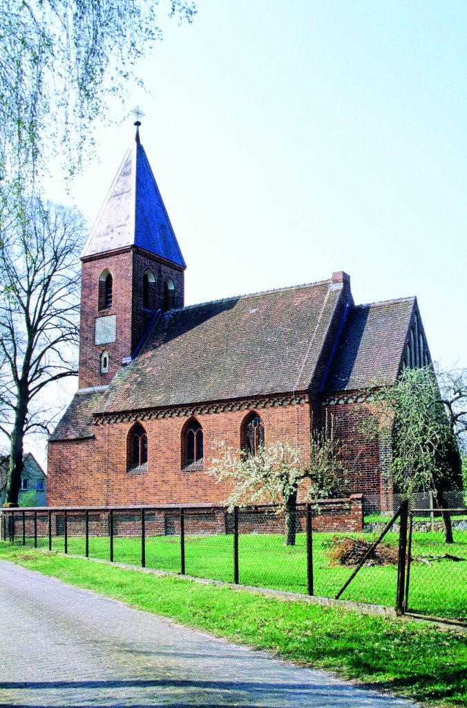 Kirche Ferbitz - Pfarrsprengel Lenzen-Lanz-Seedorf, Dorfplatz in Ferbitz