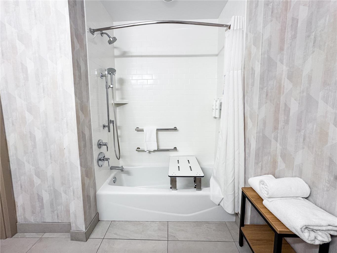 Guest room bath