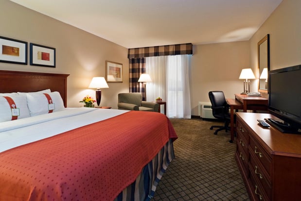Images Holiday Inn & Suites Cincinnati-Eastgate (I-275E) by IHG