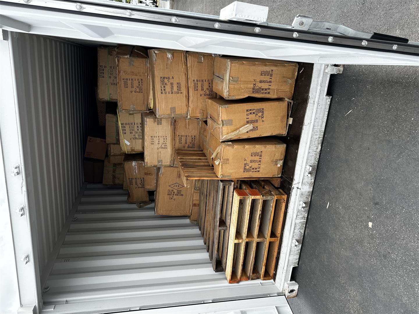 When time is of the essence, JD's MOVIN offers same-day moving services to get you where you need to go quickly and efficiently. Our dedicated team ensures your move is handled with care and precision, making sure everything is in place on the same day. Count on us for fast and dependable moving services when you need them most.