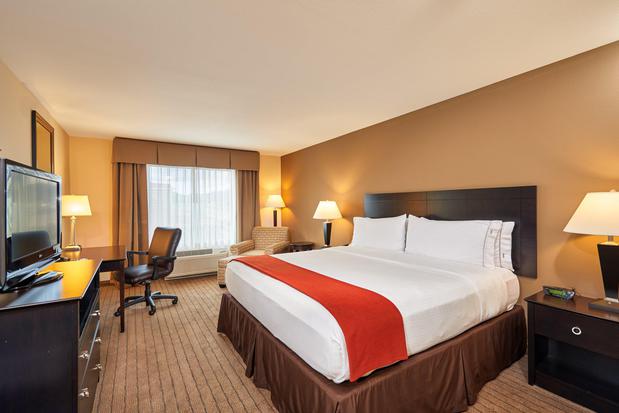 Images Holiday Inn Express & Suites El Paso Airport, an IHG Hotel