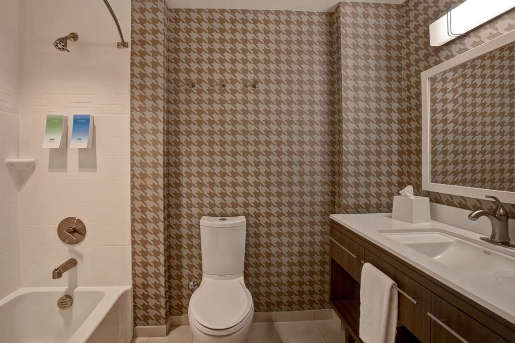 Guest room bath