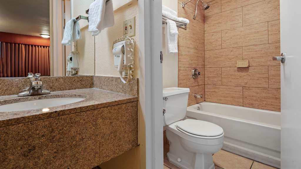 Guest Bath 
