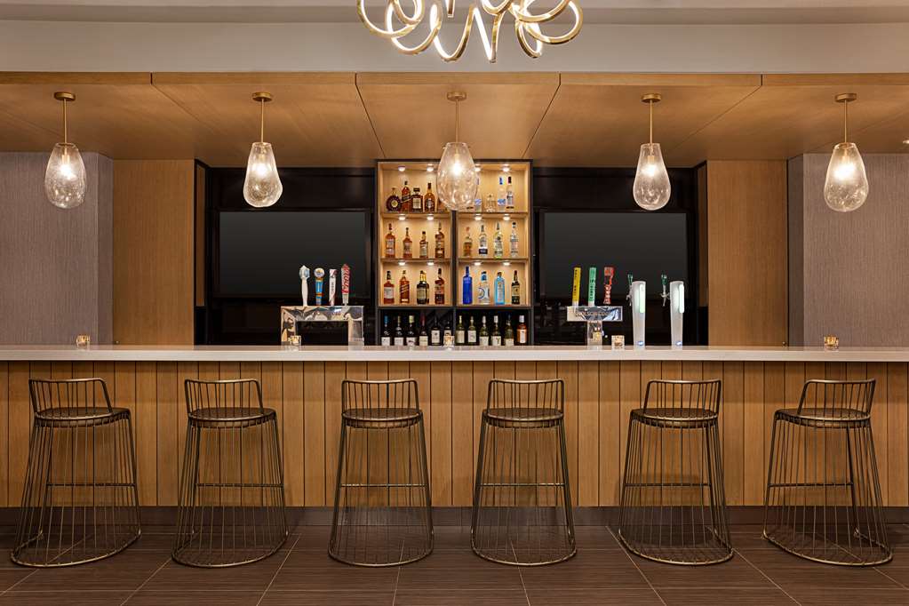 Images DoubleTree by Hilton Pointe Claire Montreal Airport West