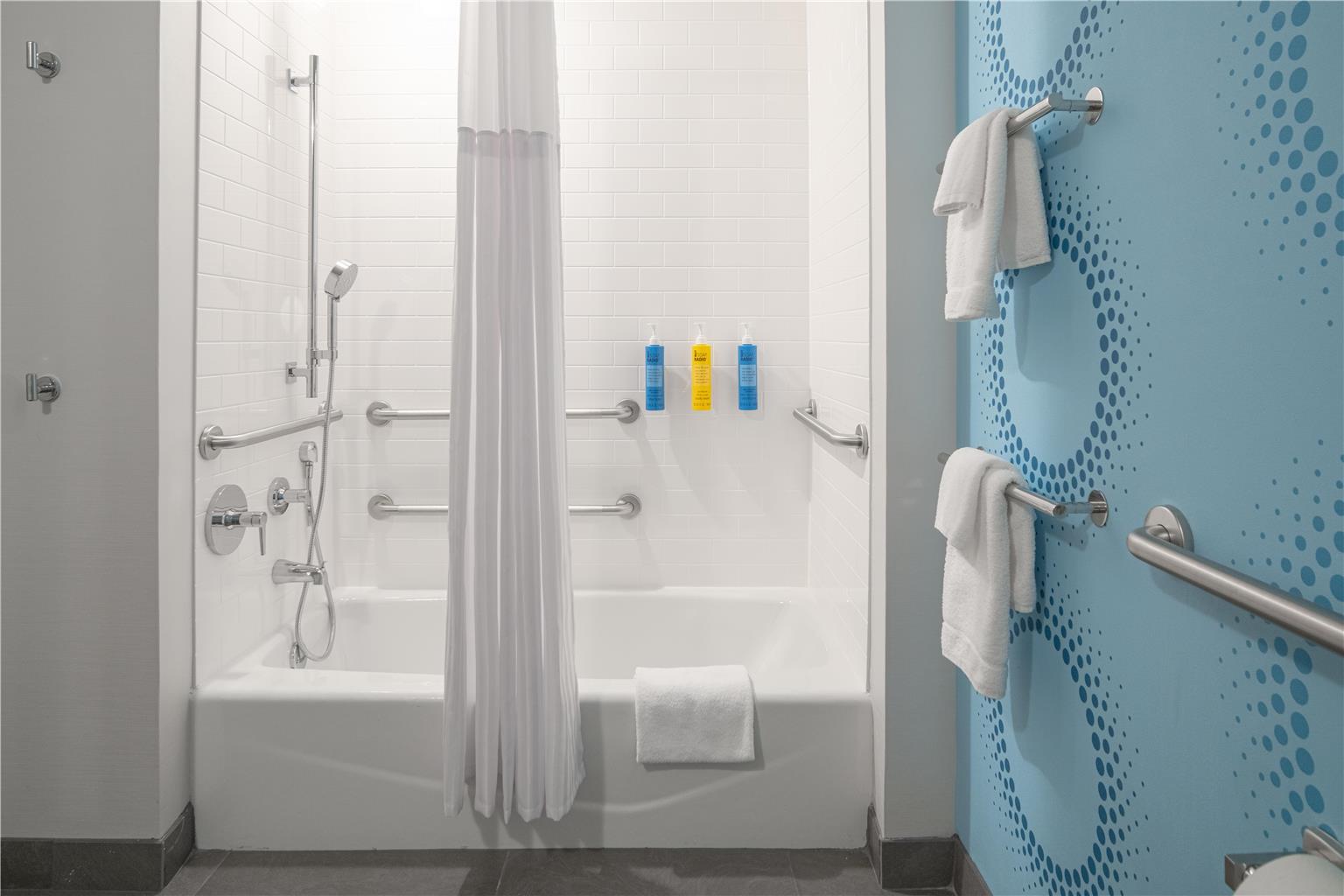 Guest room bath