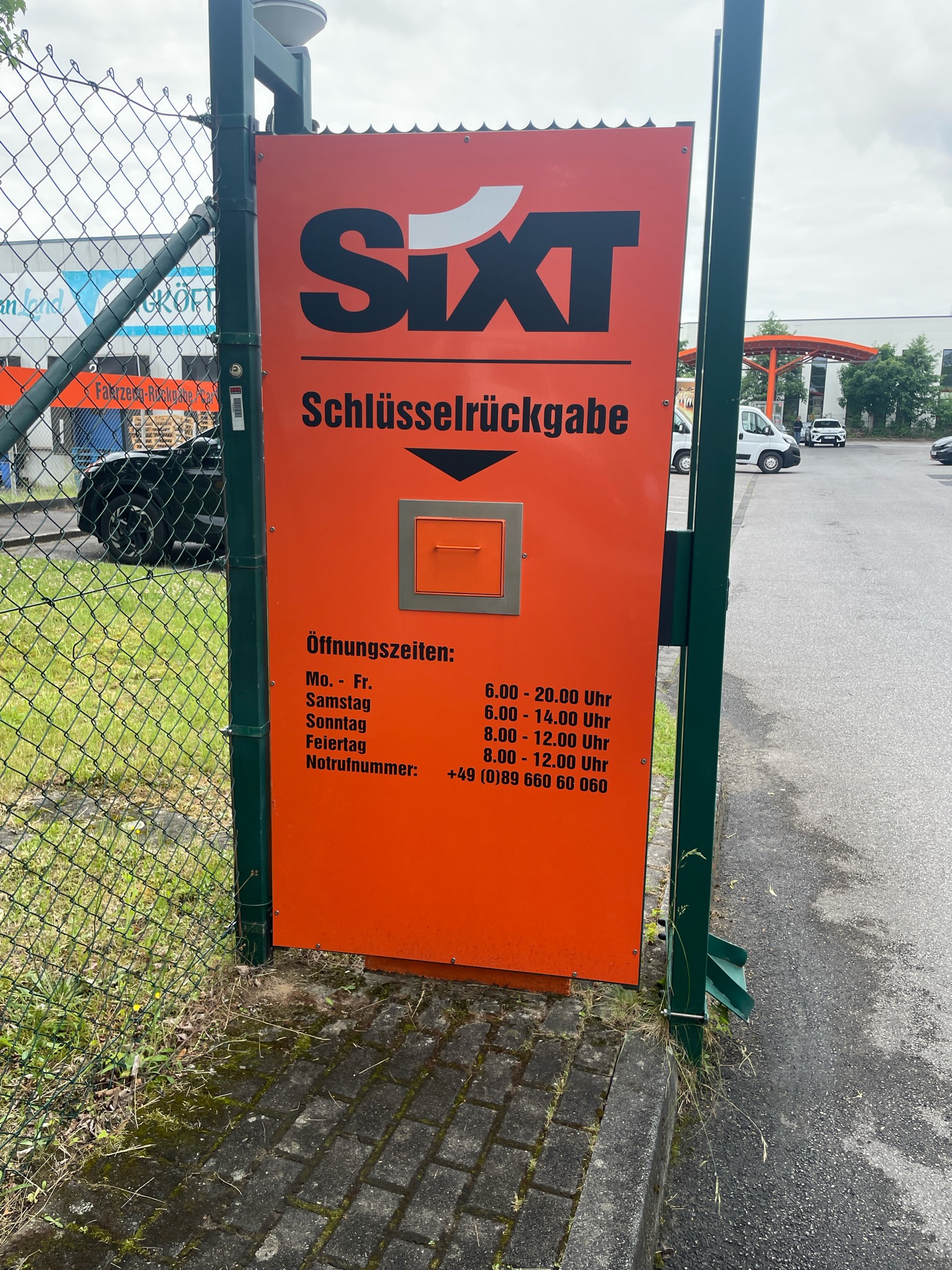 SIXT Mietwagen & Transporter mieten Köln Porz/Gremberghoven, Ettore-Bugatti-Str. 2 in Köln