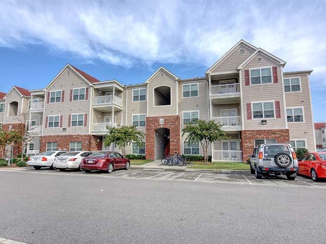 Apartment Building in NC Wilmington 28403 Aspire 349 349 Campus Cove (910)338-2887