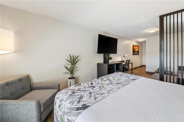 Images Best Western Plus Hilltop Inn